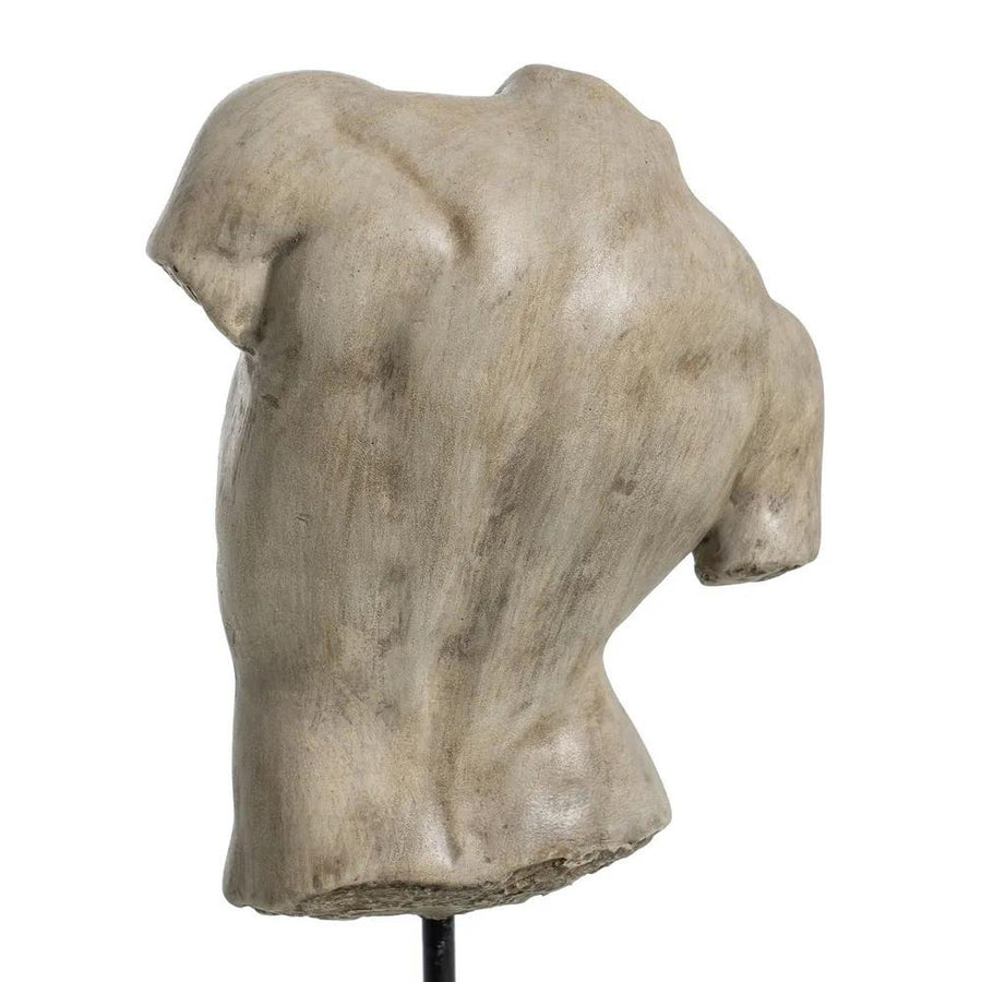 Mészkőhatású, krémszínű, 2 darabos szobor töredék, fekete fém talapzaton..