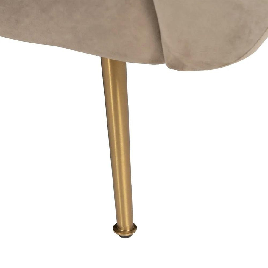 Pezsgőszínű bársonnyal kárpitozott, 2 személyes kanapé.