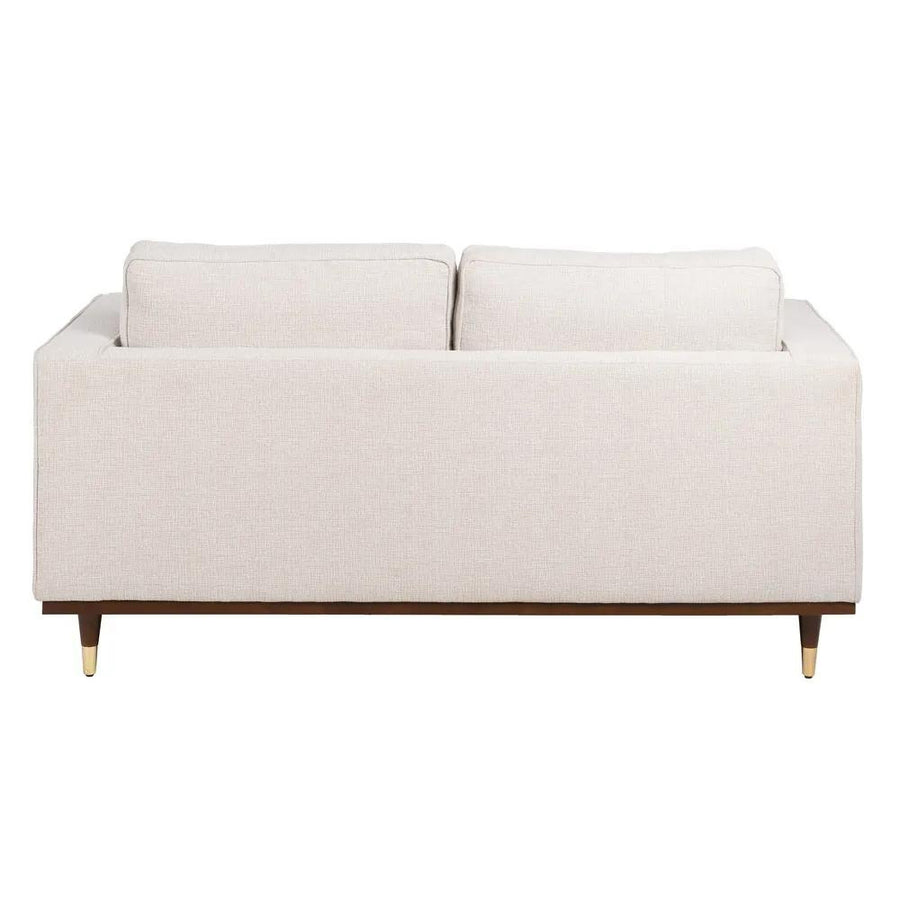 Bézs színű szövettel kárpitozott, 2 személyes kanapé.