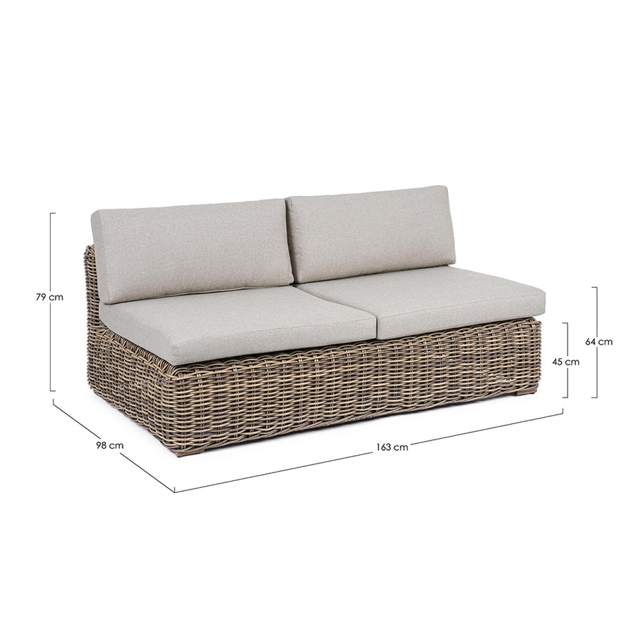 Barna színű műrattanból készült kerti kanapé, levehető bézs színű ülő és hátpárnákkal.