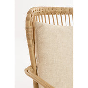 Natúr színű, 3 személyes műrattan kanapé, párnákkal.