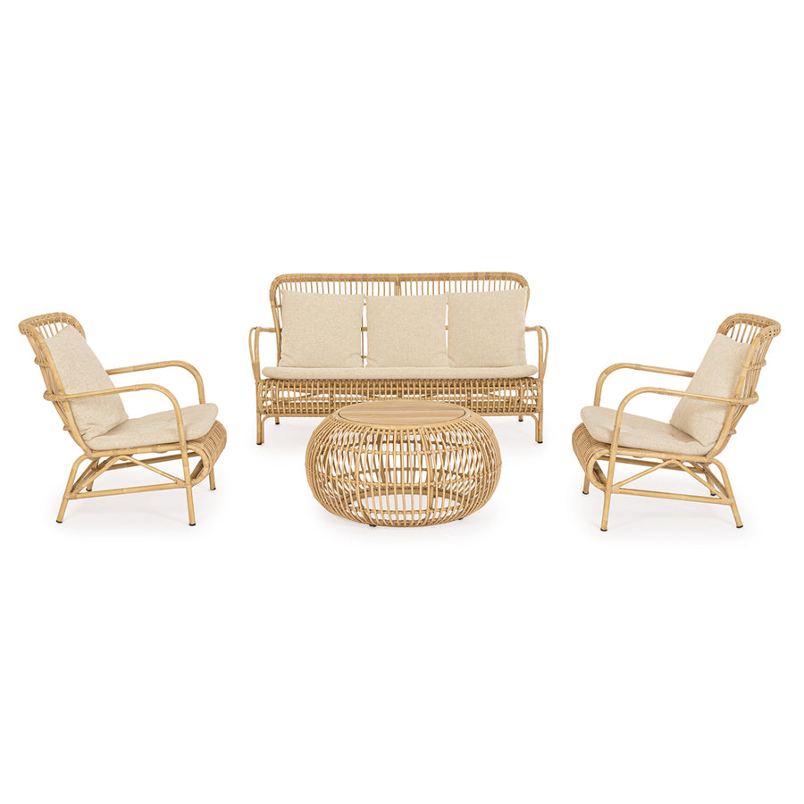 Natúr színű, 3 személyes műrattan kanapé, párnákkal.