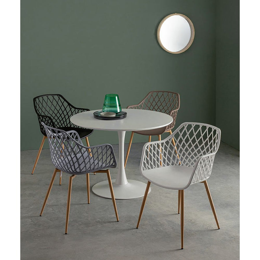 Többszínű modern étkezőszékek.