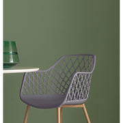 Szürke színű műanyag étkezőszék.