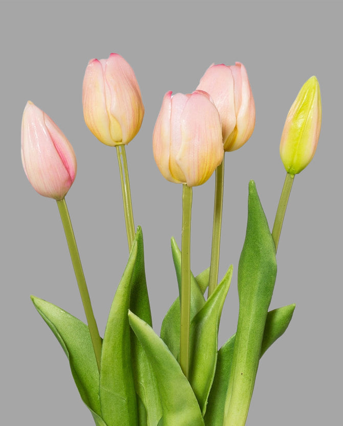 5 bimbós szálból álló, rózsaszín színű mű tulipáncsokor.