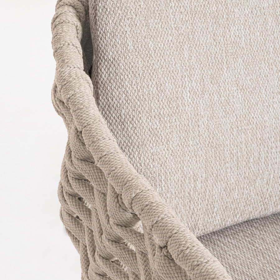 Kortárs stílusú, bézs színű, design kerti szék natúr színű teakfa lábakkal