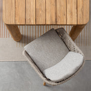 Kortárs stílusú, bézs színű, design kerti szék natúr színű teakfa lábakkal