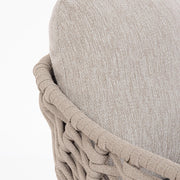 Kortárs stílusú, bézs színű, design kerti fotel natúr színű teakfa lábakkal