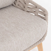 Kétszemélyes, bézs színű, design kerti kanapé natúr színű teakfa lábakkal