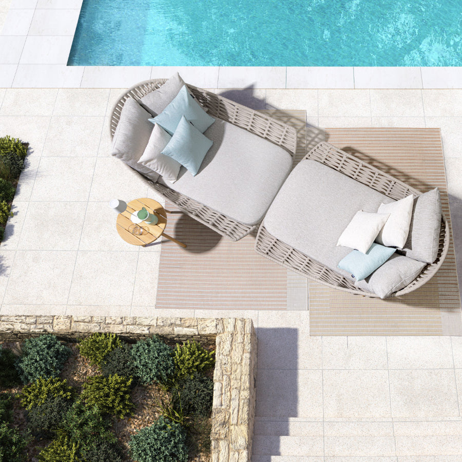 Kétszemélyes, bézs színű, design kerti pihenőágy natúr színű teakfa lábakkal