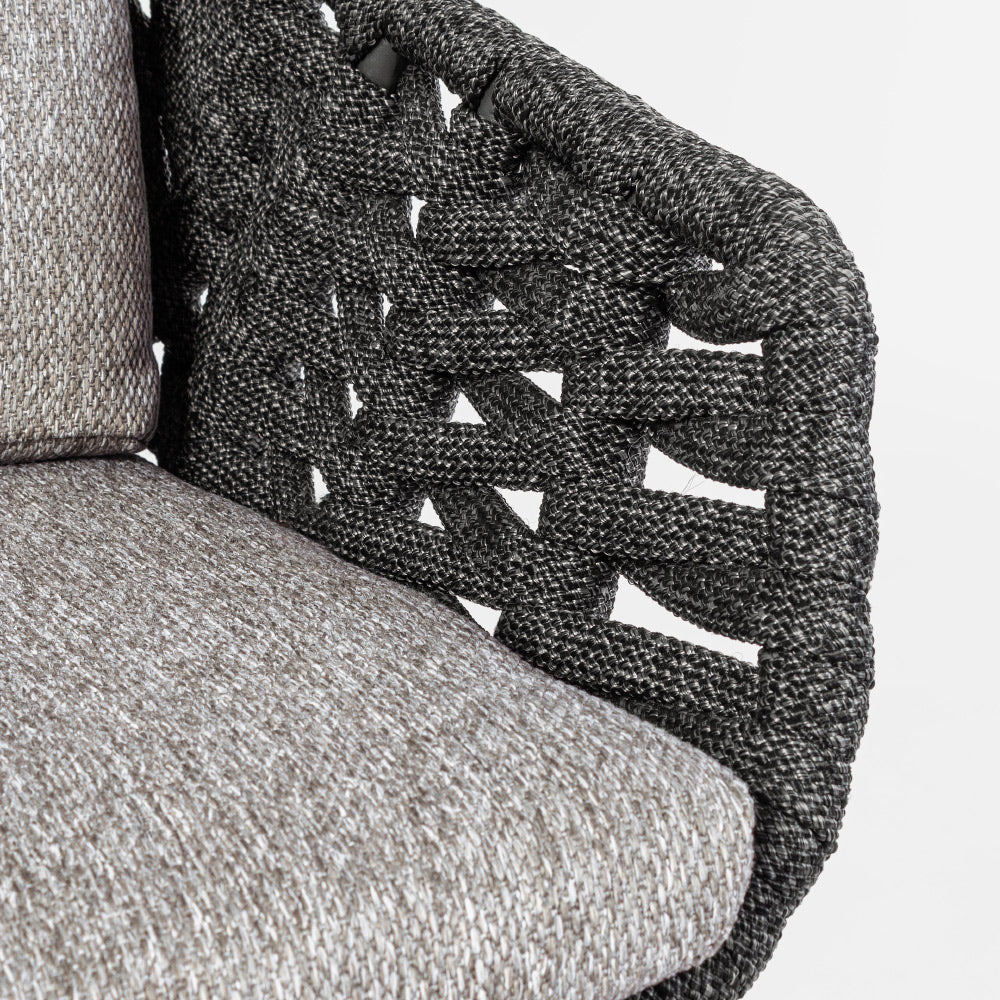 Kortárs stílusú, szürke színű, design kerti szék natúr színű teakfa lábakkal