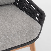 Kortárs stílusú, szürke színű, design kerti fotel natúr színű teakfa lábakkal