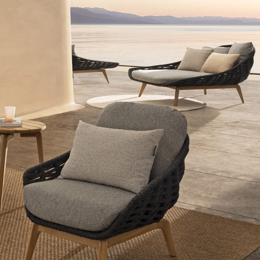 Kétszemélyes, szürke színű, design kerti pihenőágy natúr színű teakfa lábakkal