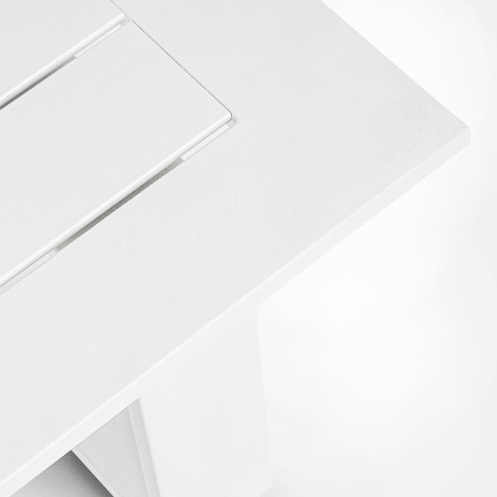 A kortárs stílusú, fehér színű ülőgarnitúra dohányzóasztal tagjának fedlapja.