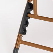 Kortárs stílusú, dönthető, agyagbarna színű, alumínium kerti pihenőszék