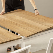 Óriás méretű, bővíthető, fehér színű alumínium étkezőasztal natúr színű teakfa fedlappal.