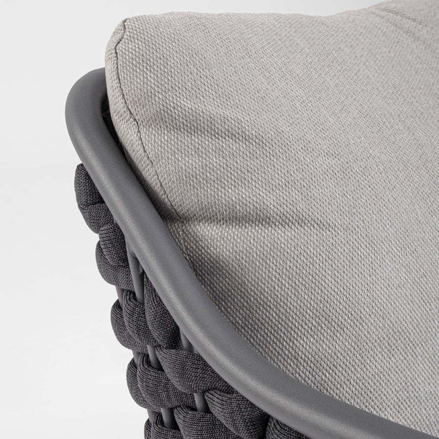 Szürke színű, design kerti fotel alumínium vázzal, kötélfonat burkolattal