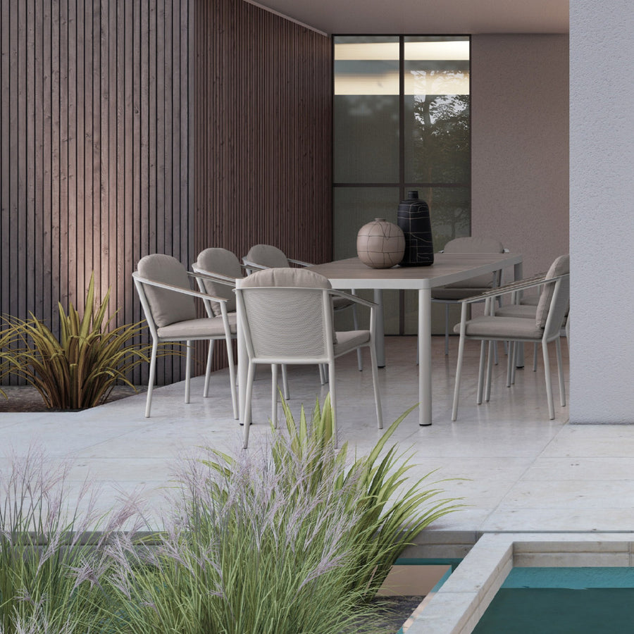 9 részes kortárs kerti étkezőgarnitura fedett kültéri teraszon medence mellett