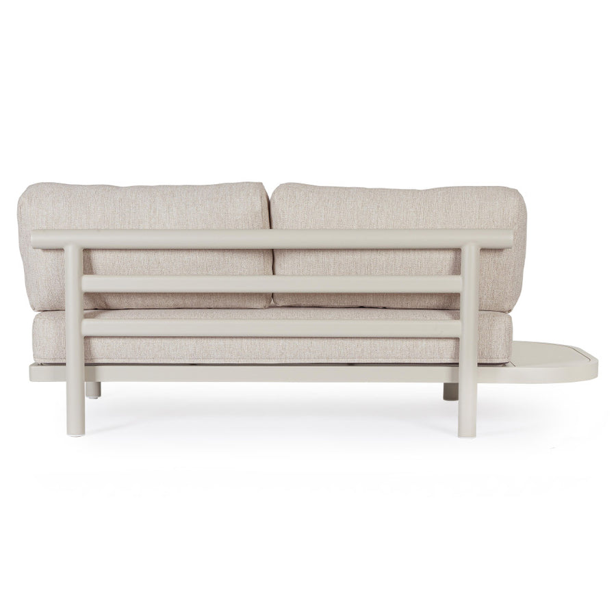 Kortárs bézs alumíniumból készült, kerti ülőgarnitúra homokszínű ülő- és hátpárnákkal.