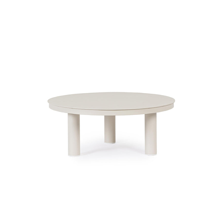 Kortárs bézs alumíniumból készült, kerti ülőgarnitúra homokszínű ülő- és hátpárnákkal.