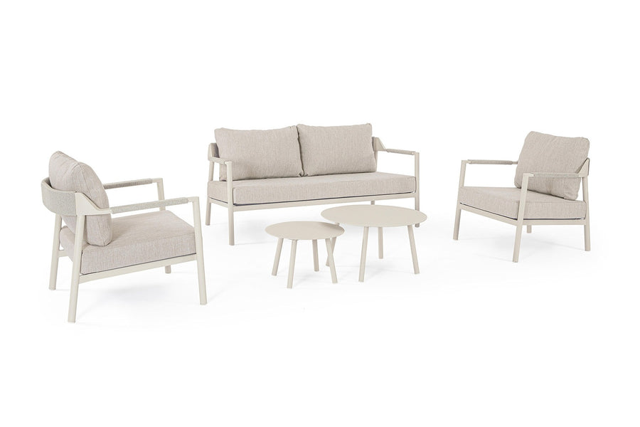 Kortárs, bézs alumíniumból készült,  kerti ülőgarnitúra homokszínű ülő- és hátpárnákkal.