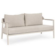 Kortárs, bézs alumíniumból készült,  kerti ülőgarnitúra homokszínű ülő- és hátpárnákkal.