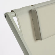 textilén felület és fejpárna részlet zsályazöld kerti széken