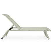 zsályazöld textilén napozóágy oldalnézet kerekekkel