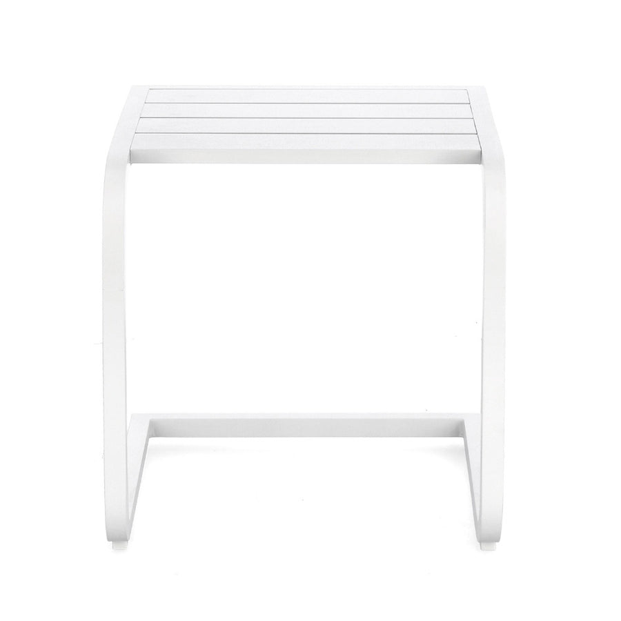 fehér kültéri asztal elölnézet lamellás asztallappal