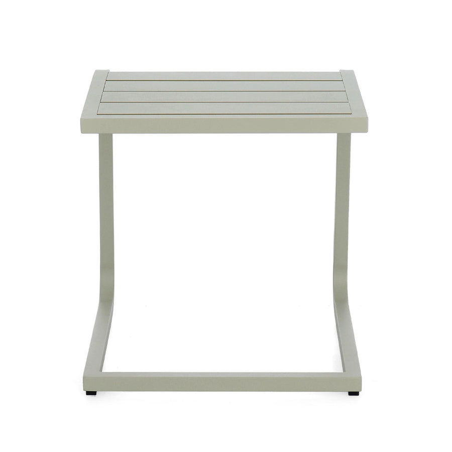 zsályazöld kültéri asztal elölnézet lamellás asztallappal