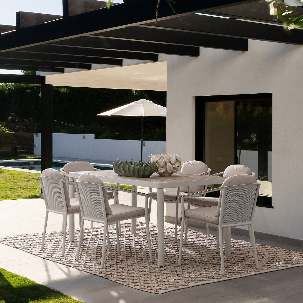 Kalimera kerti étkezőgarnitúra modern teraszon elhelyezve – hangulatkép