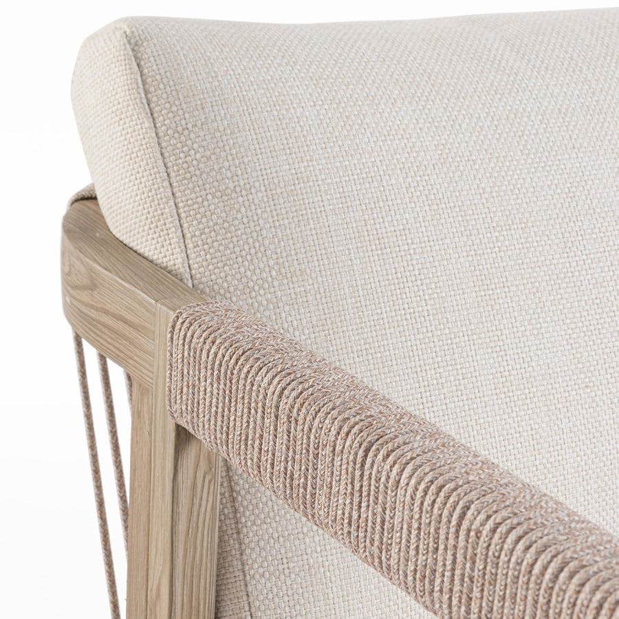 Kalimera kültéri kanapé törtfehér párna és alumínium karfa részlet