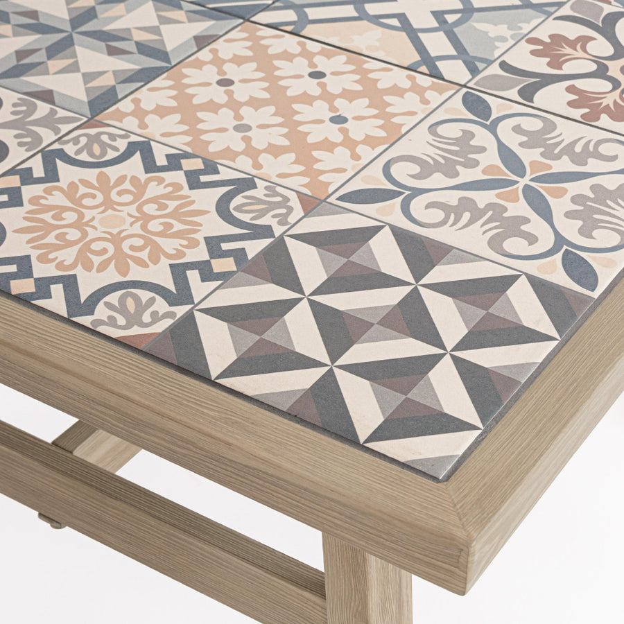 Kalimera dohányzóasztal porceláncsempés asztallap részlet mediterrán mintával