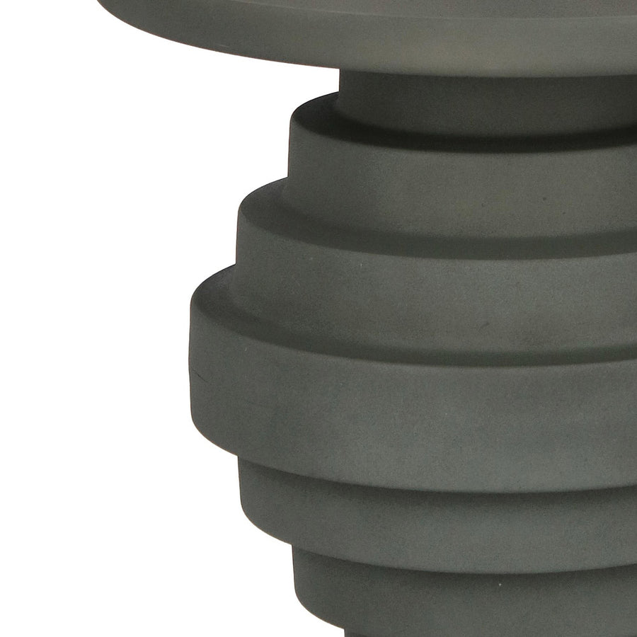 Kortárs stílusú, 40 cm átmérőjű, matt szürkészöld színű, fém kisasztal