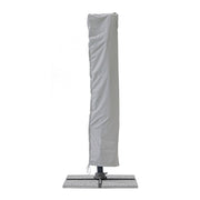 összecsukott napernyő védőhuzattal kültéri használathoz