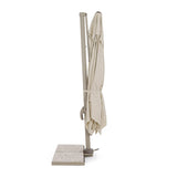 összecsukott napernyő állapot oldalkaros kialakítással