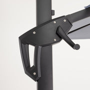 Eloxált alumíniumvázas prémium napernyő, halványszürke polieszter ponyvával, és 360°-os elforgathatósággal.