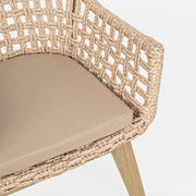 Kortárs stílusú, alumínium vázas, natúr színű kerti szék teakfa lábakkal