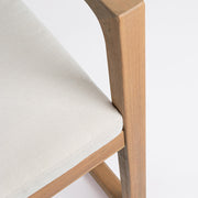 Adrian kerti szék bézs párnával és akácfa karfával – részletfotó