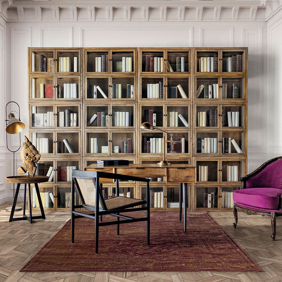 Moduláris vitrines rendszer enteriőrben – könyvek és dekoráció bemutatása