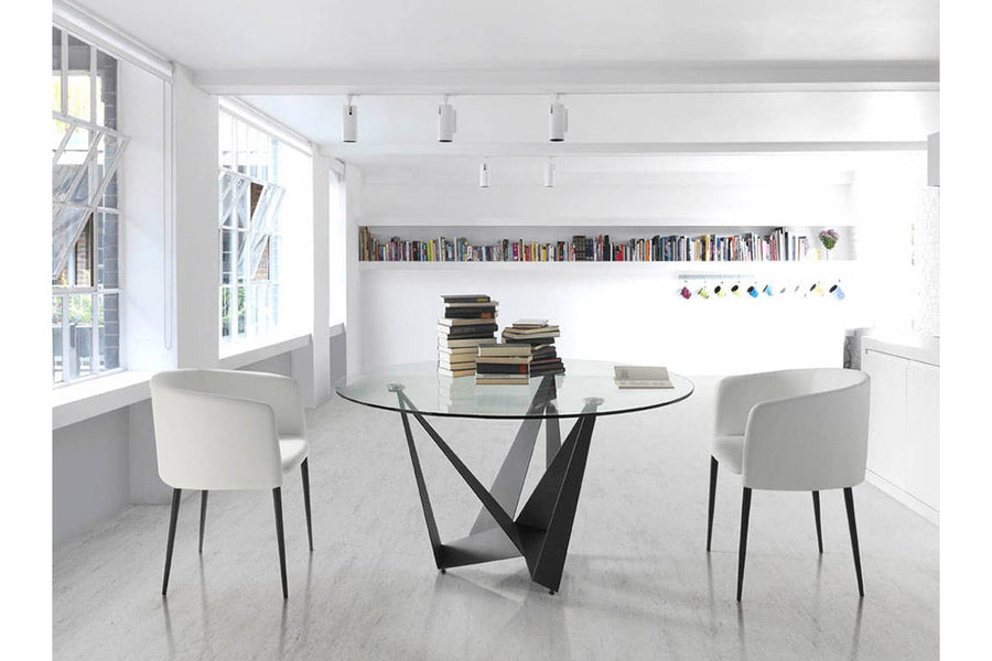 Kortárs stílusú, fekete színű, acélból készült, dizájn étkezőasztal edzett üveglappal.