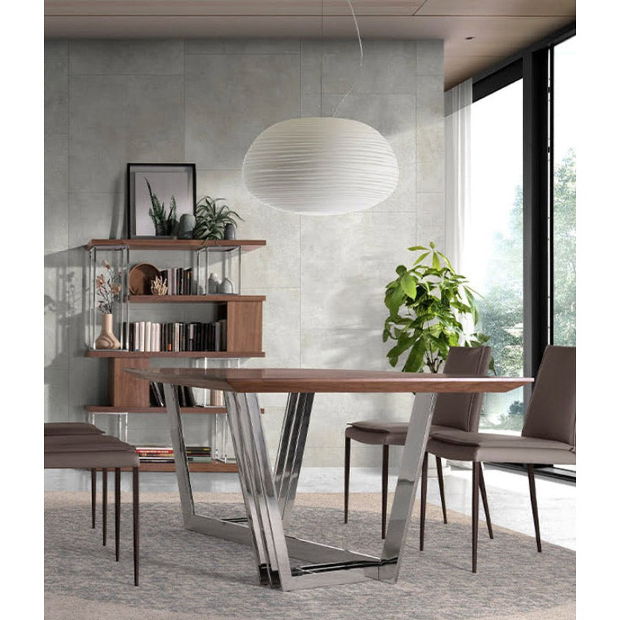 Kortárs stílusú, nagyméretű, diófa furnérral borított, dizájn étkezőasztal krómszínű lábakkal.