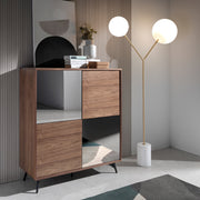 Kortárs stílusú, diófa furnérral borított, dizájn komódszekrény tükrös ajtókkal.