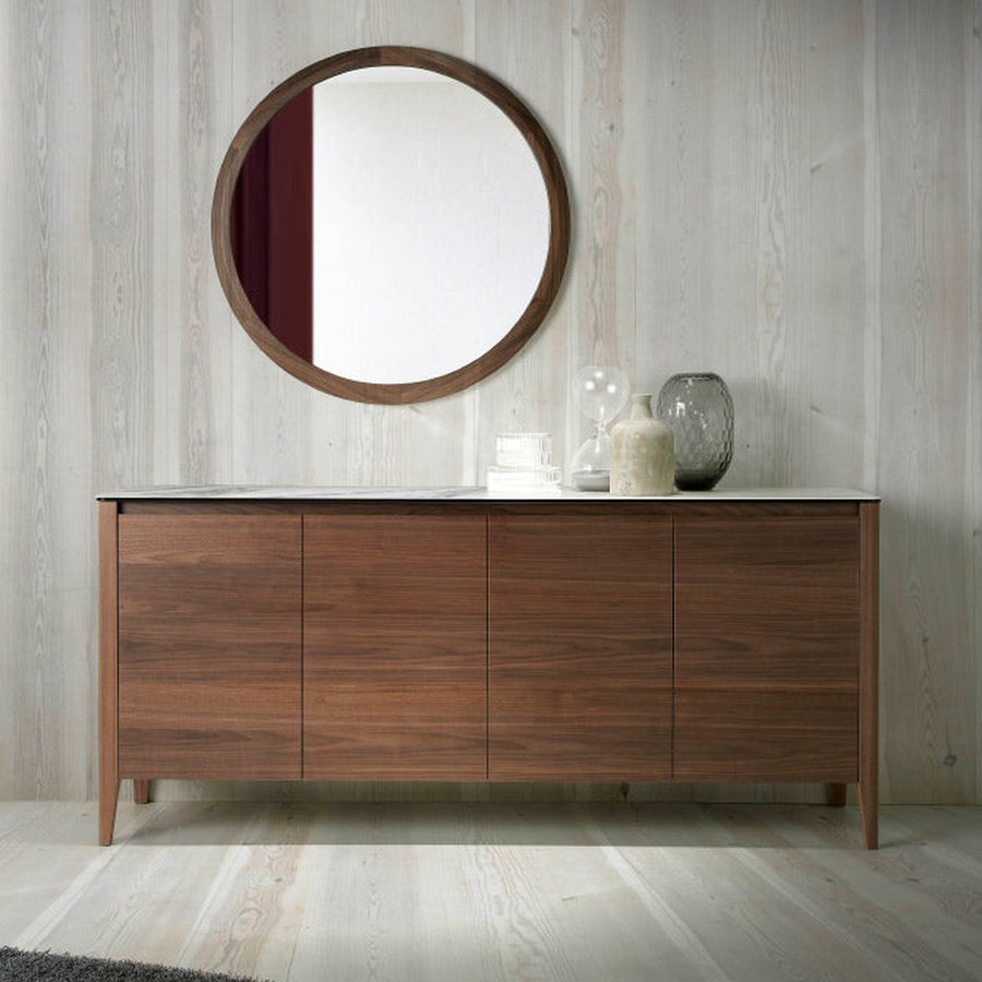 Kortárs stílusú, diófa furnérral borított, dizájn komódszekrény porcelán fedlappal.