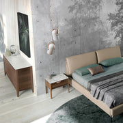 Kortárs stílusú, diófa furnérral borított, dizájn komódszekrény porcelán fedlappal.