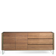 Kortárs stílusú, diófa furnérral borított design, MDF komódszekrény edzett üveg lábakkal.