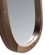 Kortárs stílusú, diófa furnérral borított kerettel rendelkező, dizájn falitükör.
