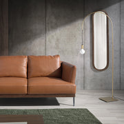 Kortárs stílusú, diófa furnérral borított kerettel rendelkező, dizájn falitükör.