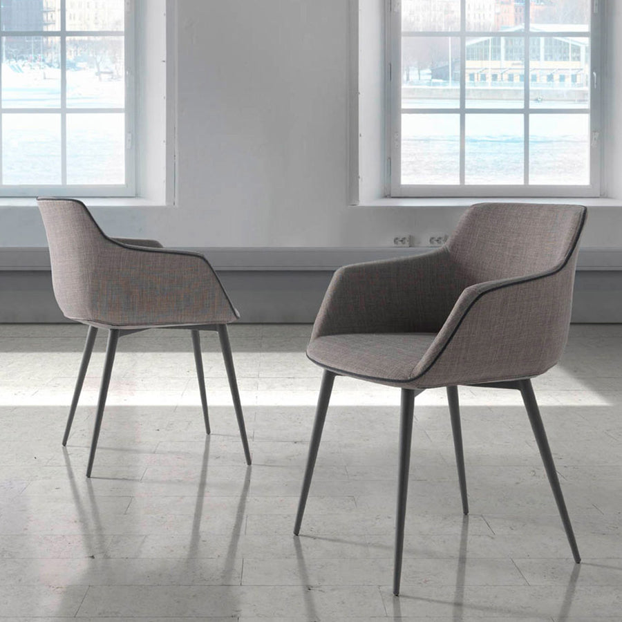 Angel Cerdá szürke szék modern enteriőrben