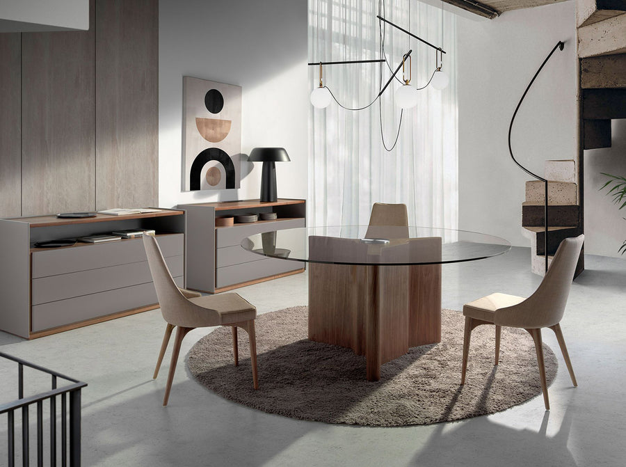 Angel Cerdá bézs szövet szék kerek üveg asztal mellett